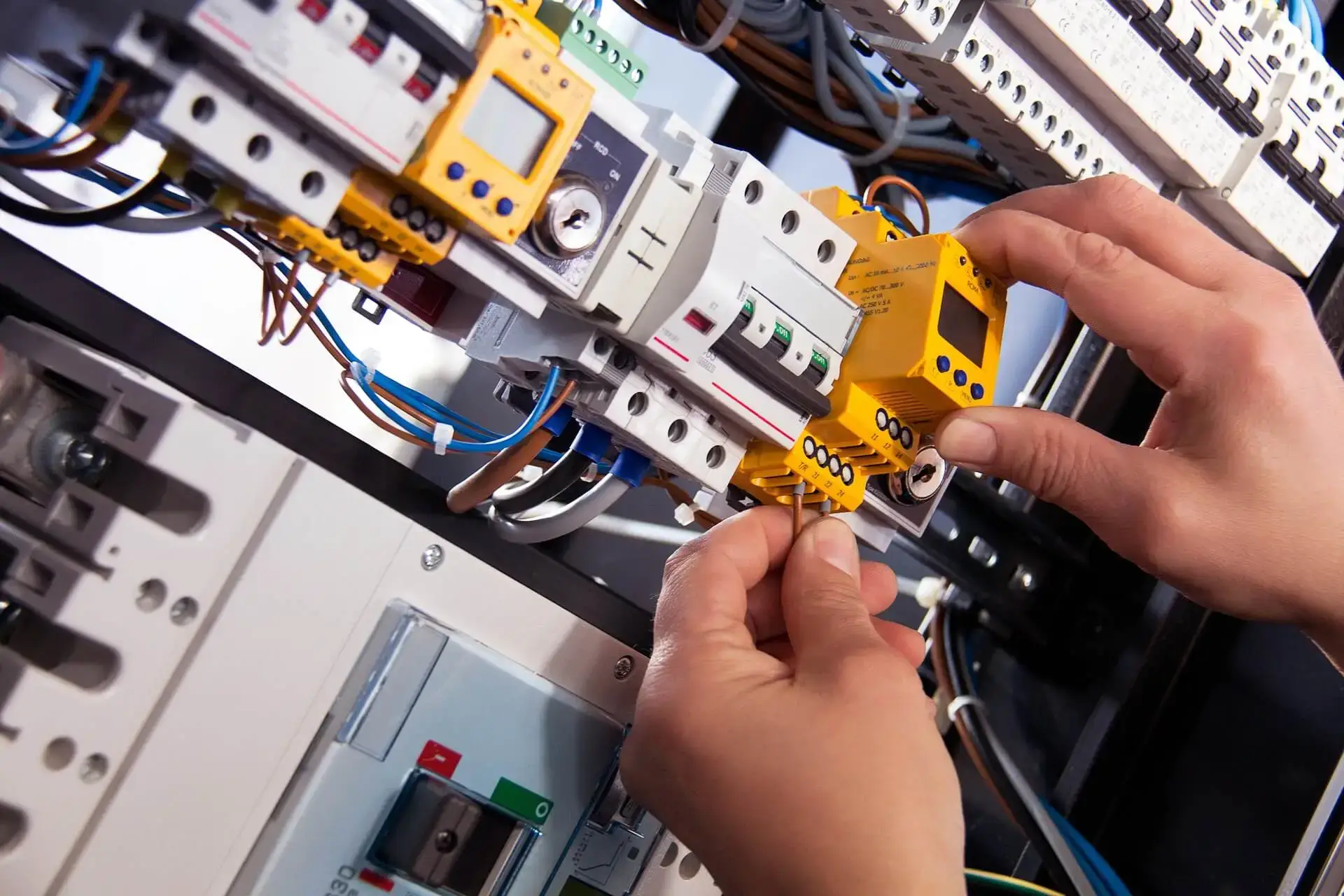 Certified electricians in West Brompton